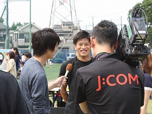 J:COMさんが取材に来てくれました！（インタビューに答えるWR#15島選手）