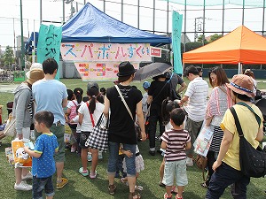 お祭りコーナー（大行列です）