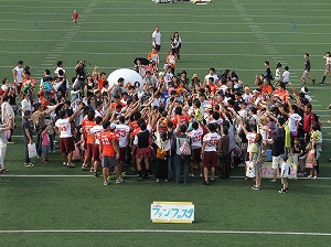 会場全体でハドル♪（今年も素晴らしいファンフェスタになりました！）